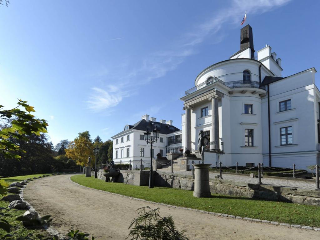 Schlosshotel Burg Schlitz #1